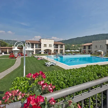 Corte Delle Rose Aparthotel 3*
