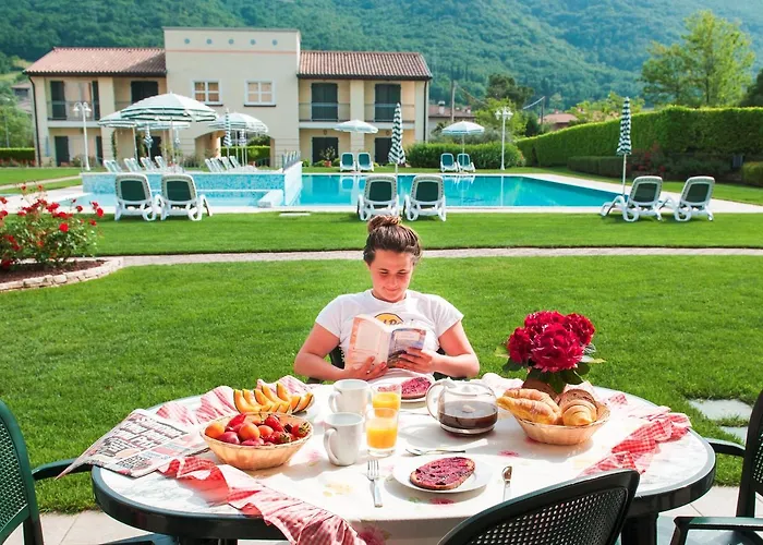 Corte Delle Rose Apartmanhotel Garda