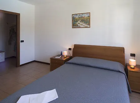 Corte Delle Rose 아파트호텔 4*