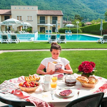 Corte Delle Rose 아파트호텔 가르다