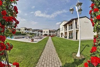 Corte Delle Rose 4* 加尔达