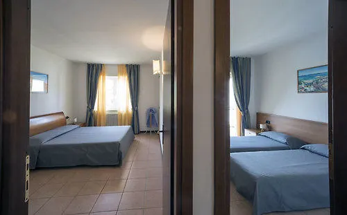 Corte Delle Rose 4* 加尔达