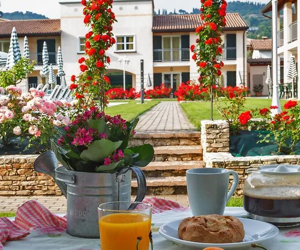 Corte Delle Rose 4* 加尔达