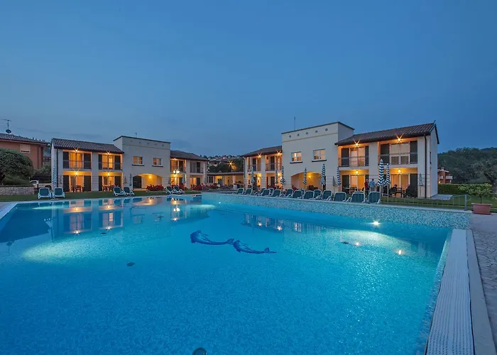 Corte Delle Rose 4* 加尔达