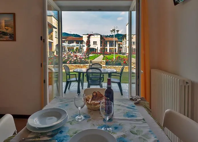 Corte Delle Rose 4* 加尔达