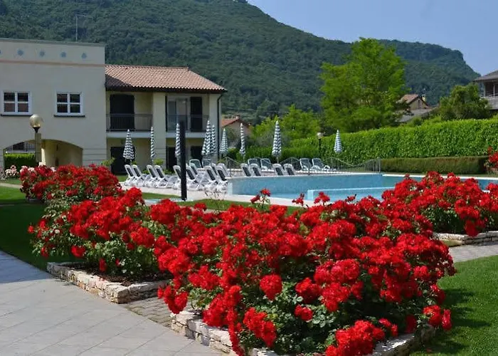 Corte Delle Rose 公寓式酒店 加尔达